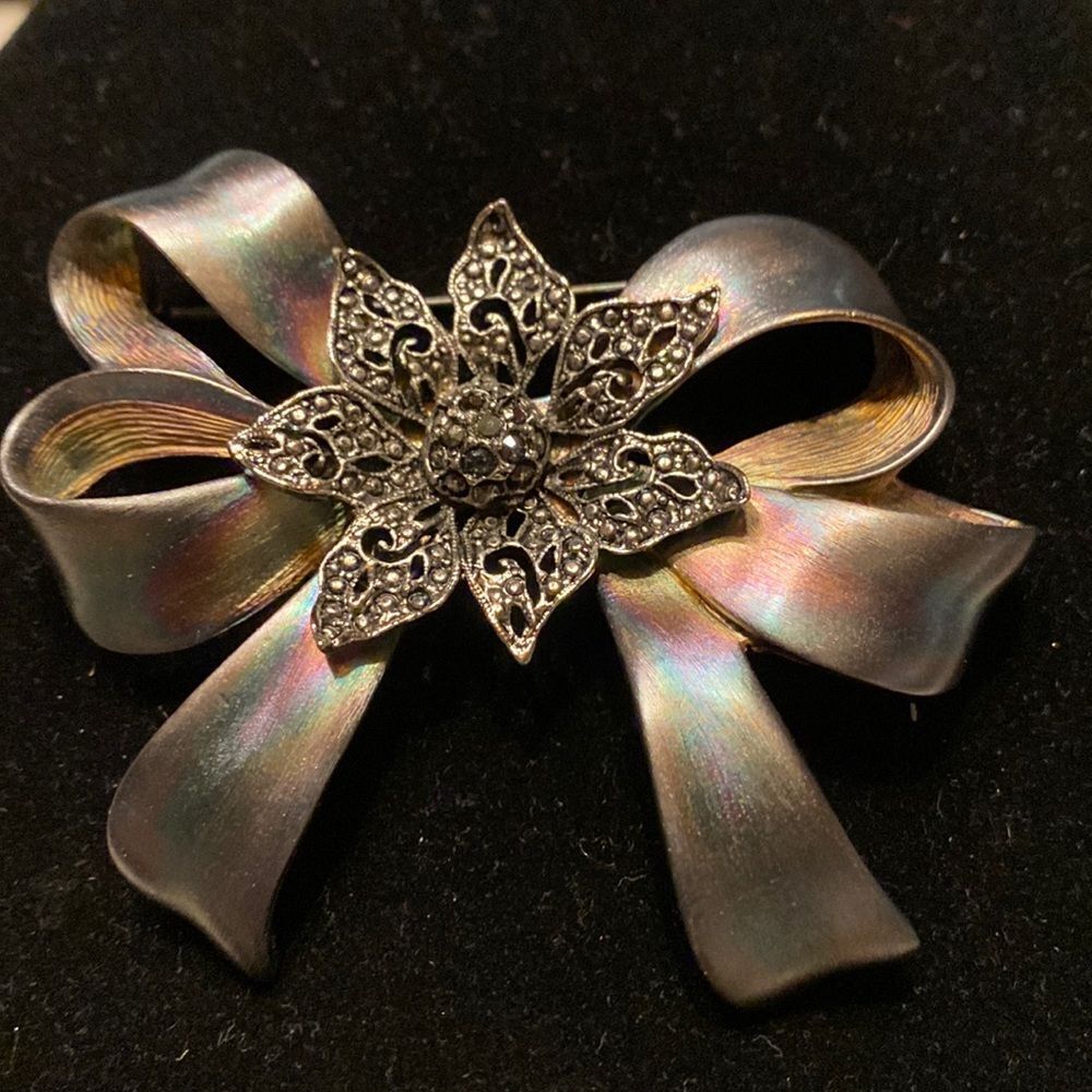 Flower in ribbon brooch